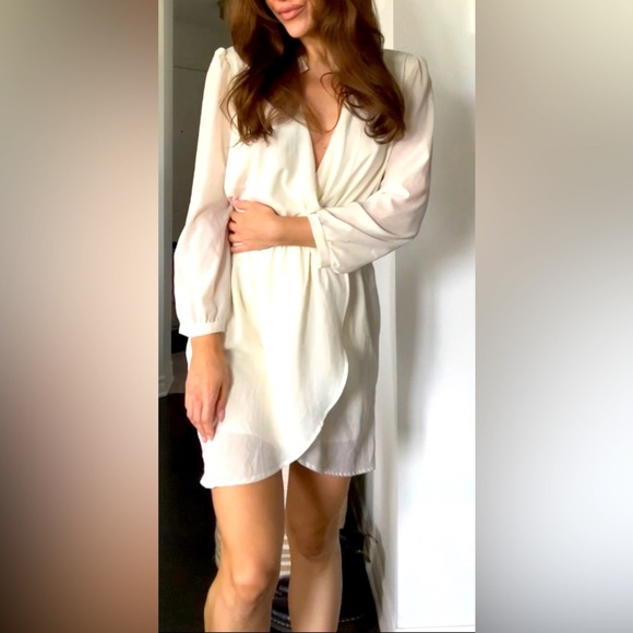 White long sleeves dress - Picture 1 of 10